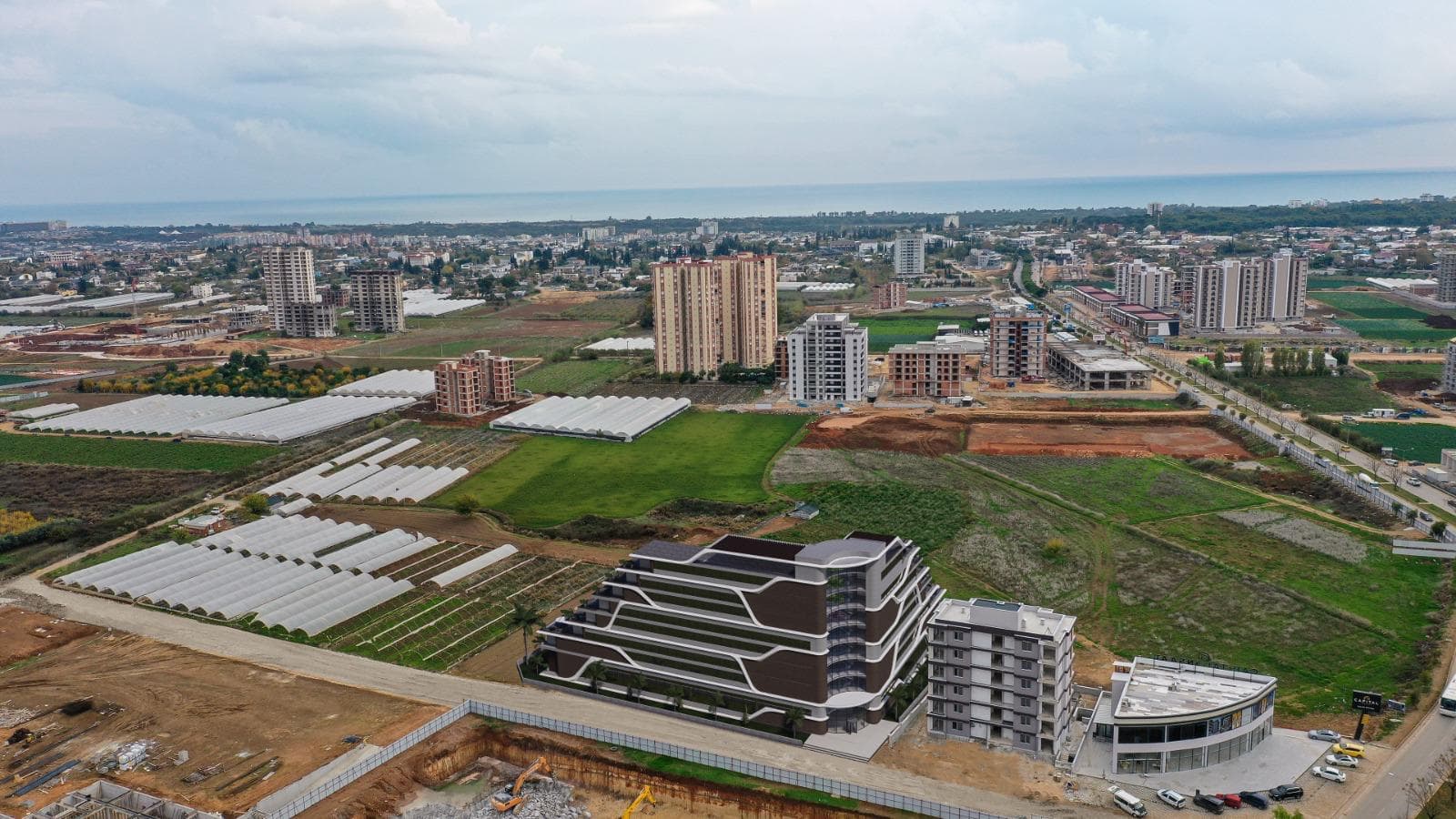 Levent Ofis Kulesi — İnşaat ve Cephe Galerisi - Levent Ofis Kulesi'nin çelik strüktür montajı, curtain wall giydirme ve ortak alan bitişini…